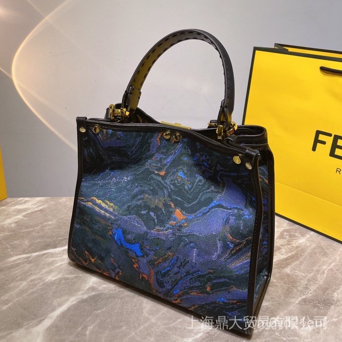 Original single Fendi, Peekaboo series was born, Peekaboo means 