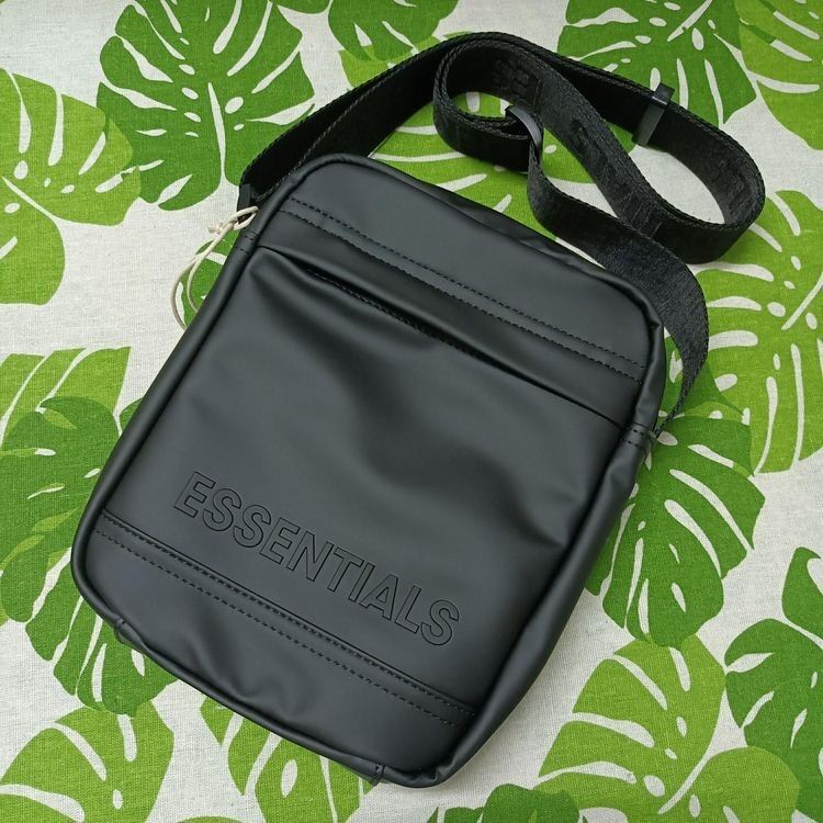 紺×赤 2020AW Fear Of God Essentials Sling Bag | tatihome.com