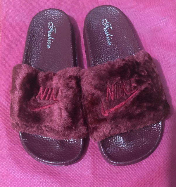 nike fuzzy slippers
