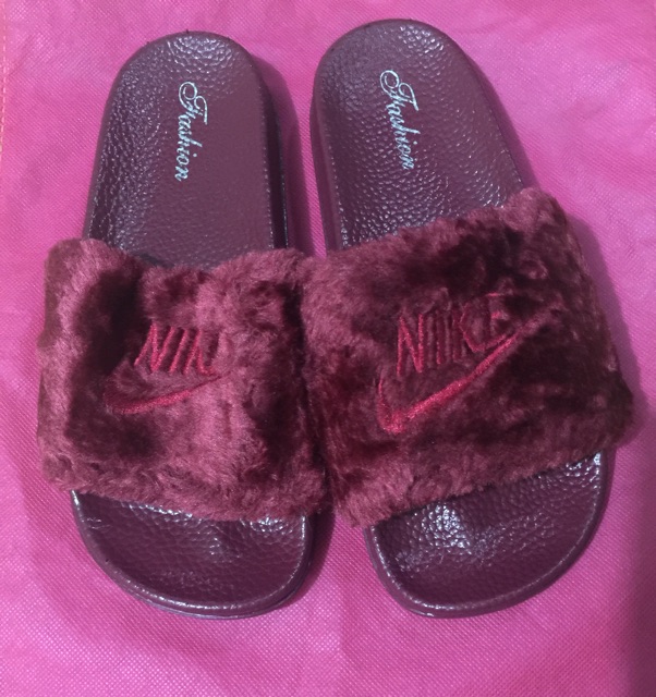 nike fluffy slippers