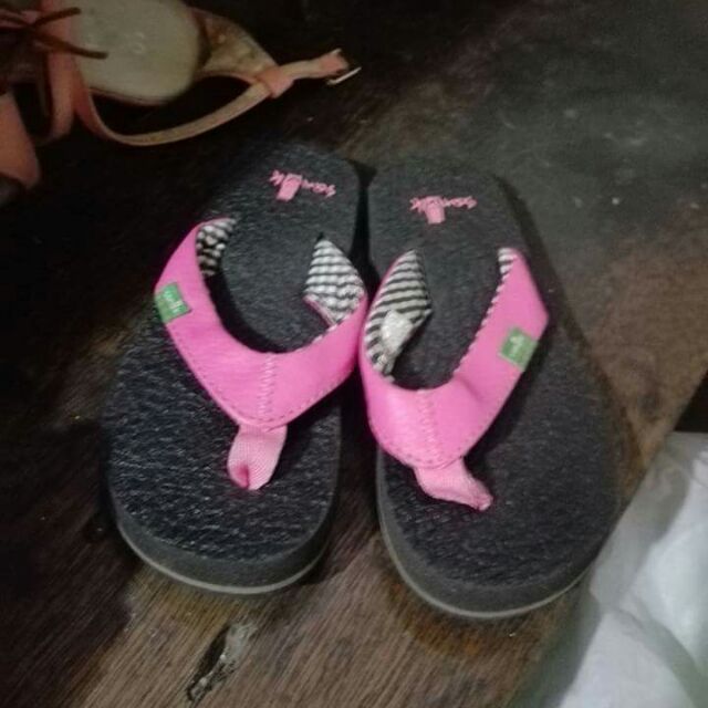 girls sanuk flip flops
