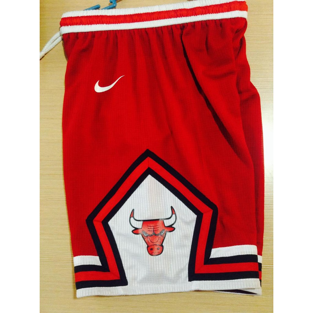 chicago bulls jersey and shorts