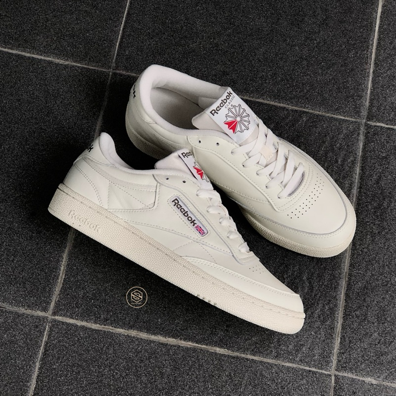 Reebok club c 85 trainers vintage chalk meteor red hotsell