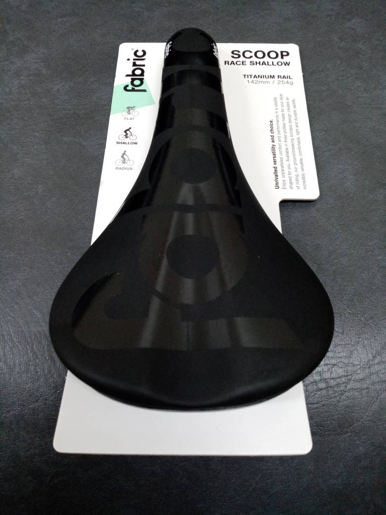 Fabric Line S Pro Saddle Flat Black, 142mm 並行輸入品 - 通販