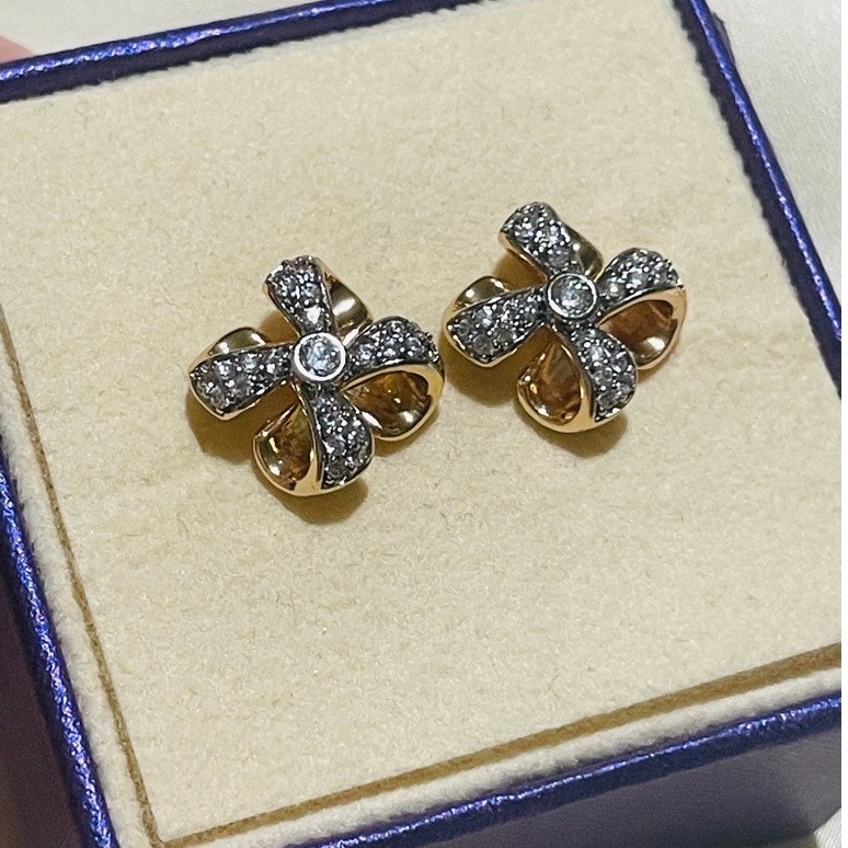 Windmill Flower Stud Earrings | Pavé Diamond Accent | Two-Tone Champagne Gold Setting product photo 2