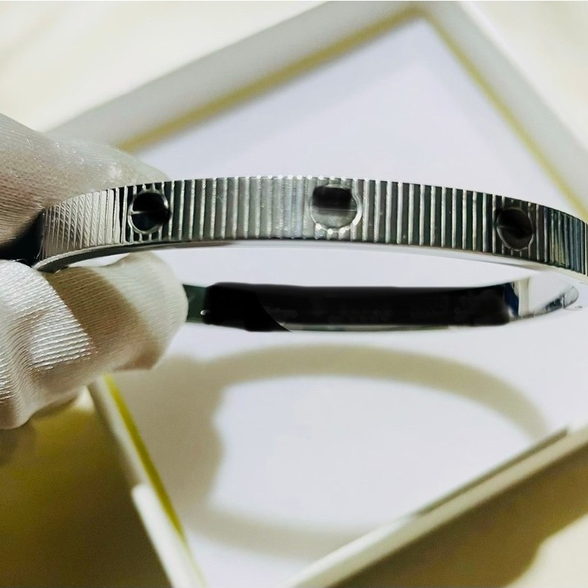 Screw design Bangle | Platinum Settings | Ribbed Texture & Screw Motifs | 17–17.5 cm product photo 3