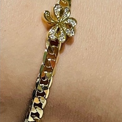 Curb Chain Bracelet | Clover Leaf & Infinity Charms | Diamond Accents | 18K Gold Setting | 16-18cm product photo 2