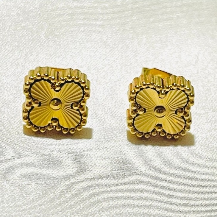 VC@-Inspired Vintage Alhambra Stud Earrings | 18K Yellow Gold | Guilloché Sunburst Finish product photo 3