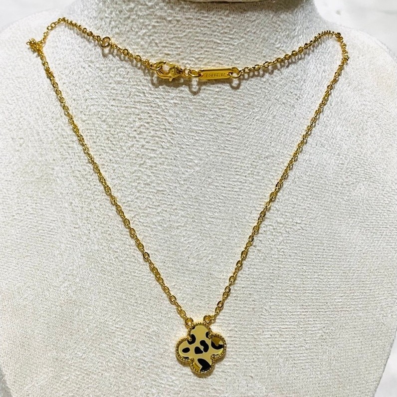 Leopard Print Clover-Inspired Centered Necklace|Yg Setting |Double-Sided Leopard Pendant |Adj. 16–17 product photo 4