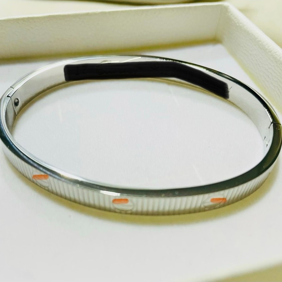 Screw design Bangle | Platinum Settings | Ribbed Texture & Screw Motifs | 17–17.5 cm product photo 2