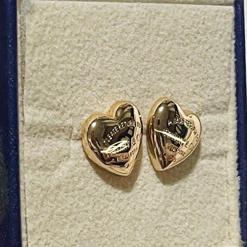 Tiff@ny-Inspired Heart Stud Earrings | Champagne Gold Settings | Polished Heart Design product photo 5