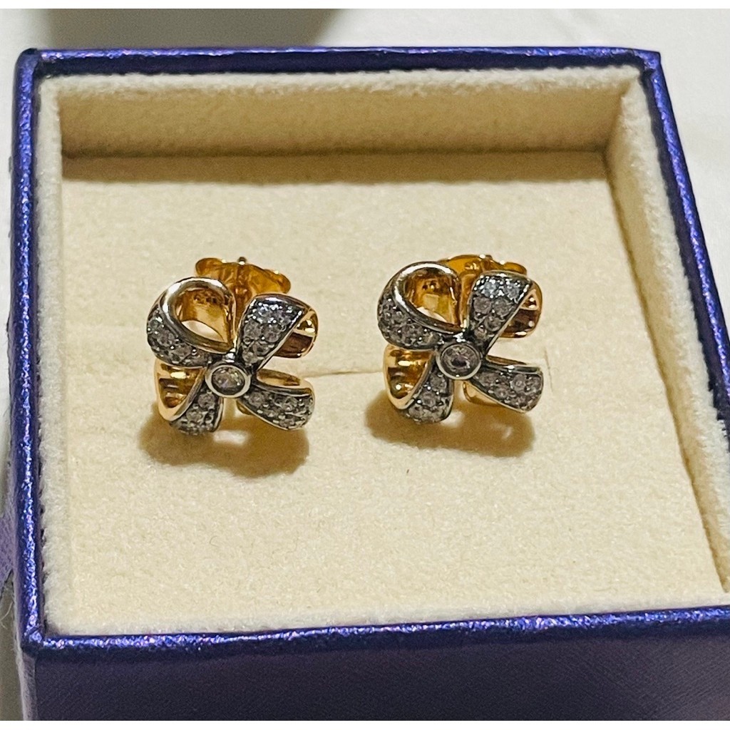 Windmill Flower Stud Earrings | Pavé Diamond Accent | Two-Tone Champagne Gold Setting product photo 4