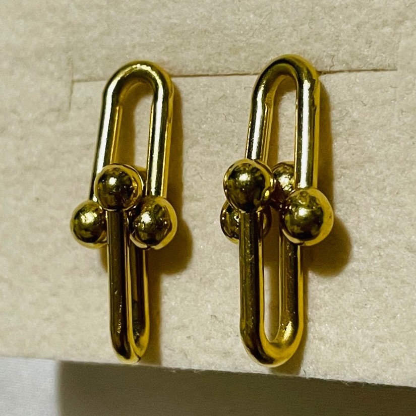 U-Link Stud Earrings | Modern Hardware-Inspired Design | 18K Yellow Gold Setting product photo 4