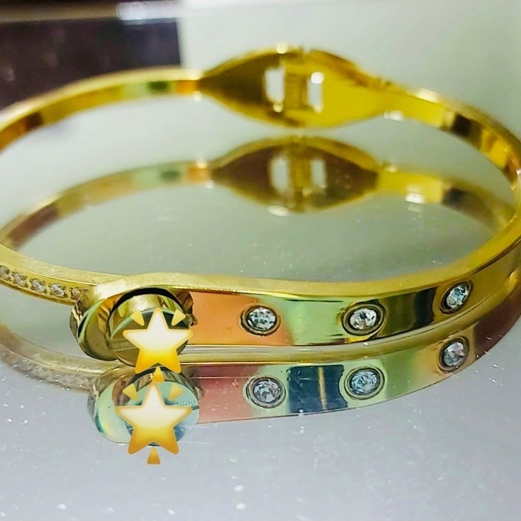 Diamond-Accented Bangle | Adjustable 17–18cm | Yellow Gold Setting