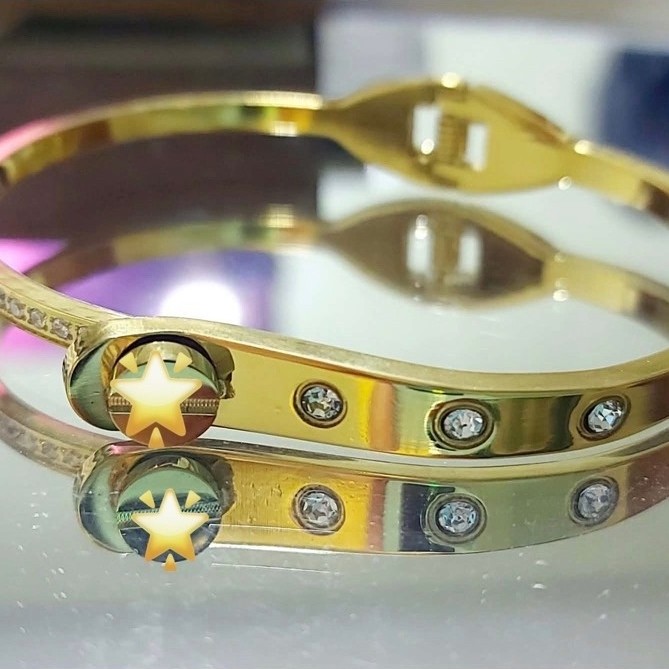 Diamond-Accented Bangle | Adjustable 17–18cm | Yellow Gold Setting product photo 4