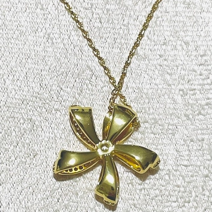 Wild Flower / Windmill-Inspired Pendant Necklace | 18K Yellow Gold Setting | Diamond Accent product photo 5