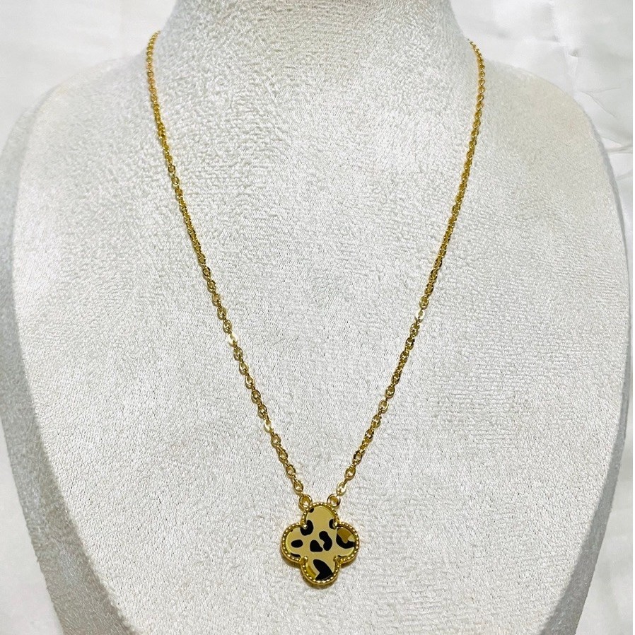 Leopard Print Clover-Inspired Centered Necklace|Yg Setting |Double-Sided Leopard Pendant |Adj. 16–17 product photo 1