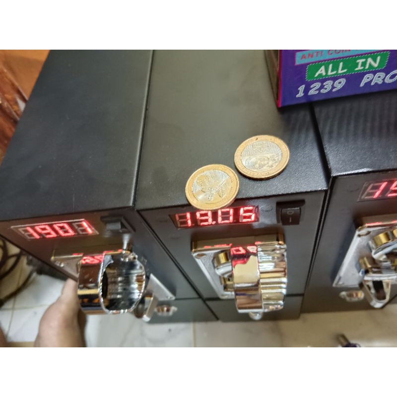 NEW UNIVERSAL COINSLOT 1-5-10-20 NEW AND OLD COINS ACCEPTED - Image 4