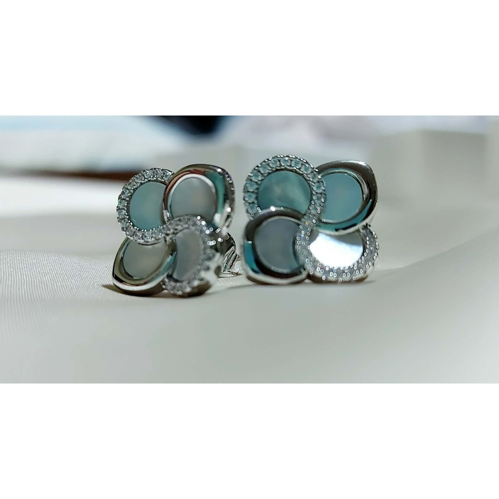 Flumina White Mother of Pearl Earrings product photo 2