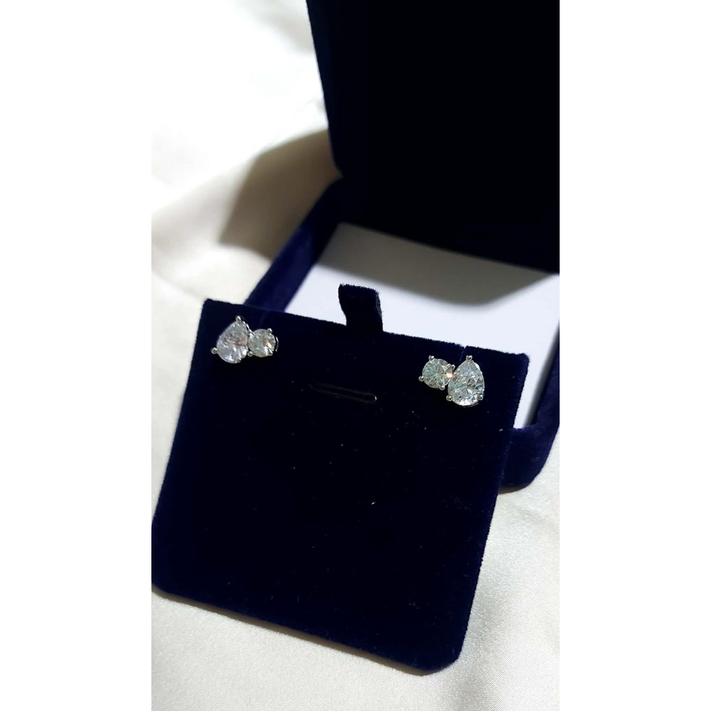 Cluster Stud Earrings | Pear-cut & Round-cut Diamonds product photo 2