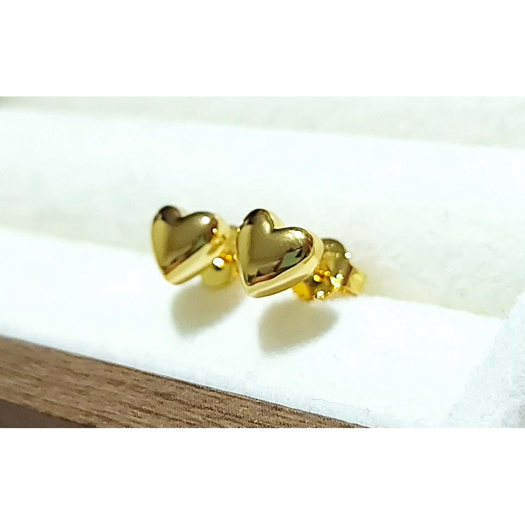 Ivana Puffy Heart Stud Earrings | Yellow Gold Setting product photo 3