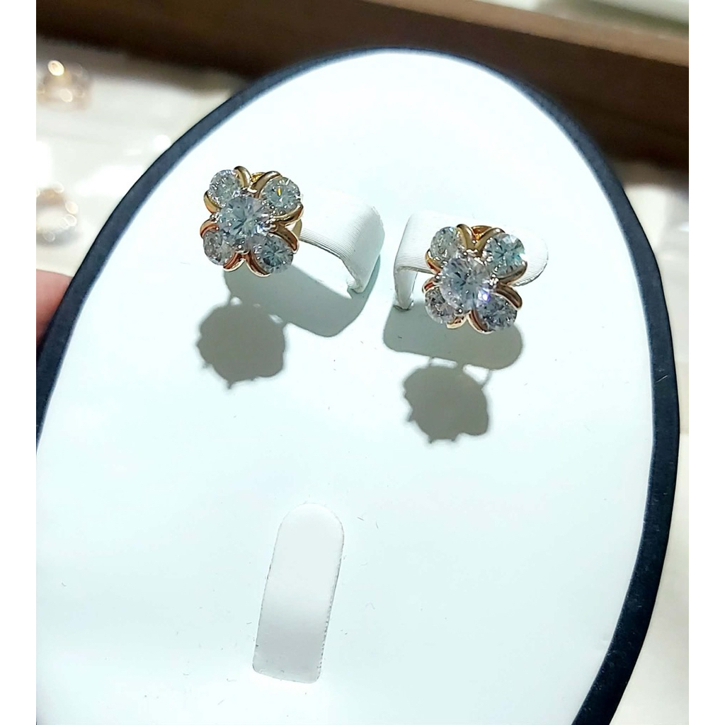 Flower Diamond Stud Earrings | Yellow Gold Setting product photo 4