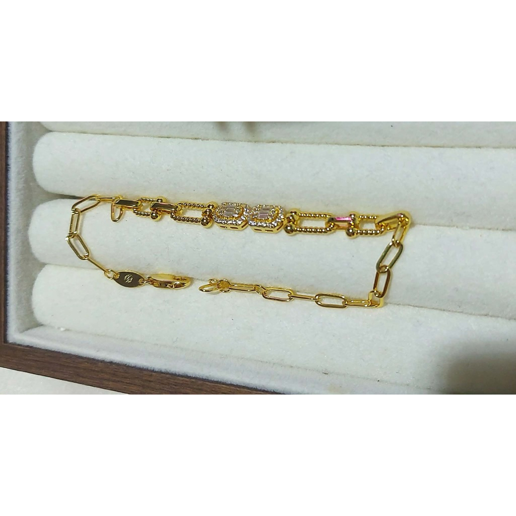 Diamond-Accented Paperclip Bracelet | Adjustable up to 20cm | 18K Yellow Gold Setting product photo 2