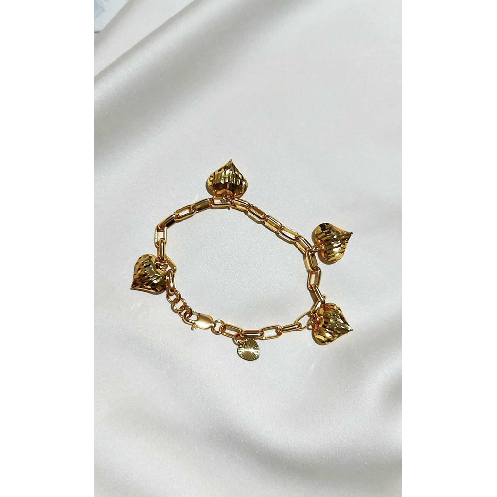 Chunky Paperclip Bracelet with Heart Charms | 7–7.5 Inches | Yellow Gold Setting product photo 3