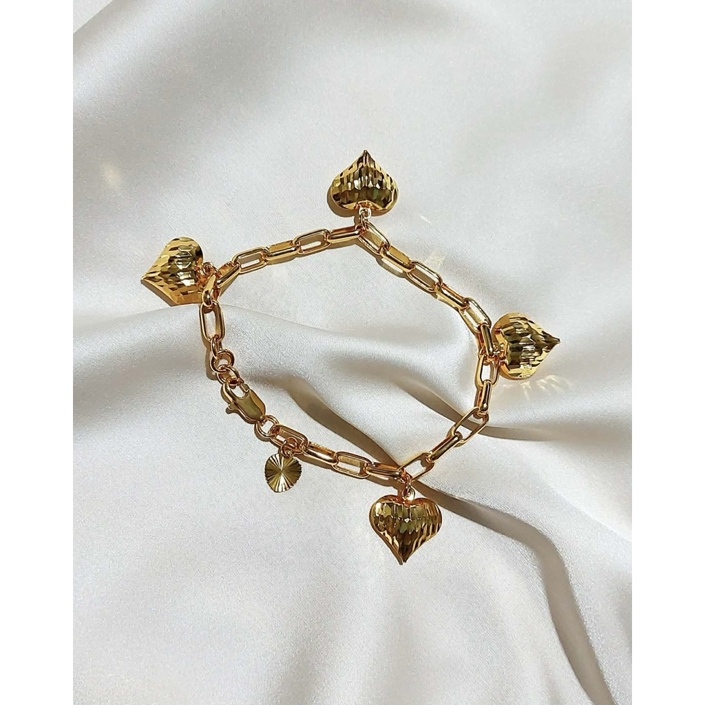 Chunky Paperclip Bracelet with Heart Charms | 7–7.5 Inches | Yellow Gold Setting