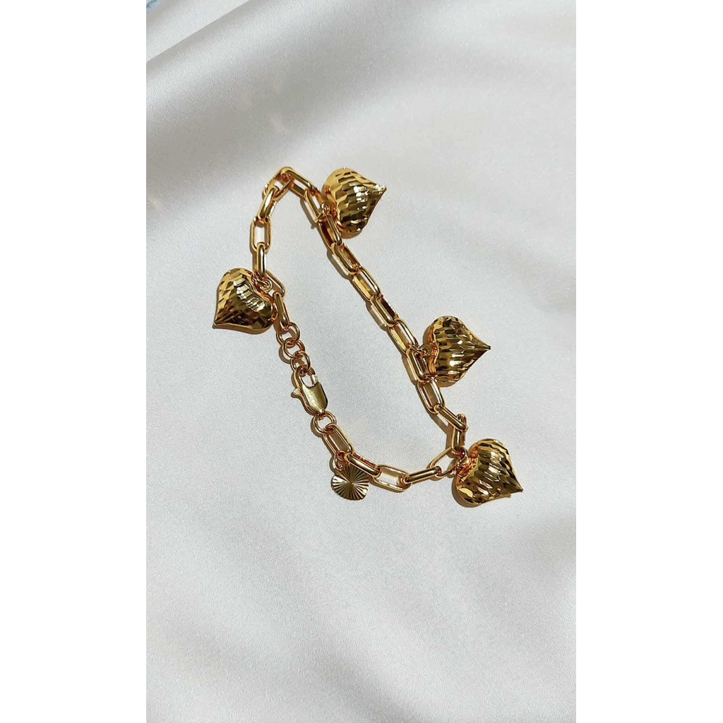 Chunky Paperclip Bracelet with Heart Charms | 7–7.5 Inches | Yellow Gold Setting product photo 2