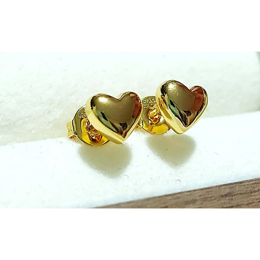 Ivana Puffy Heart Stud Earrings | Yellow Gold Setting product photo 1