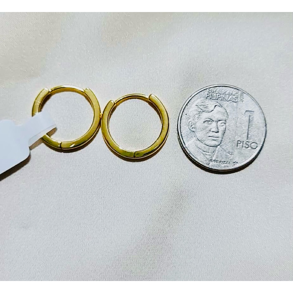 Medium Thin Loop Earrings product photo 2