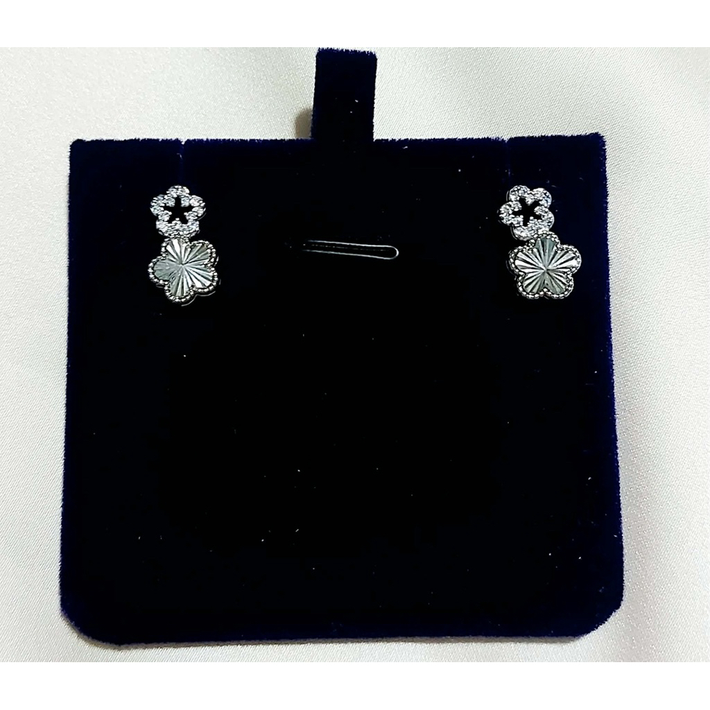 VCA-Inspired Laser/Diamond Stud Earrings product photo 4