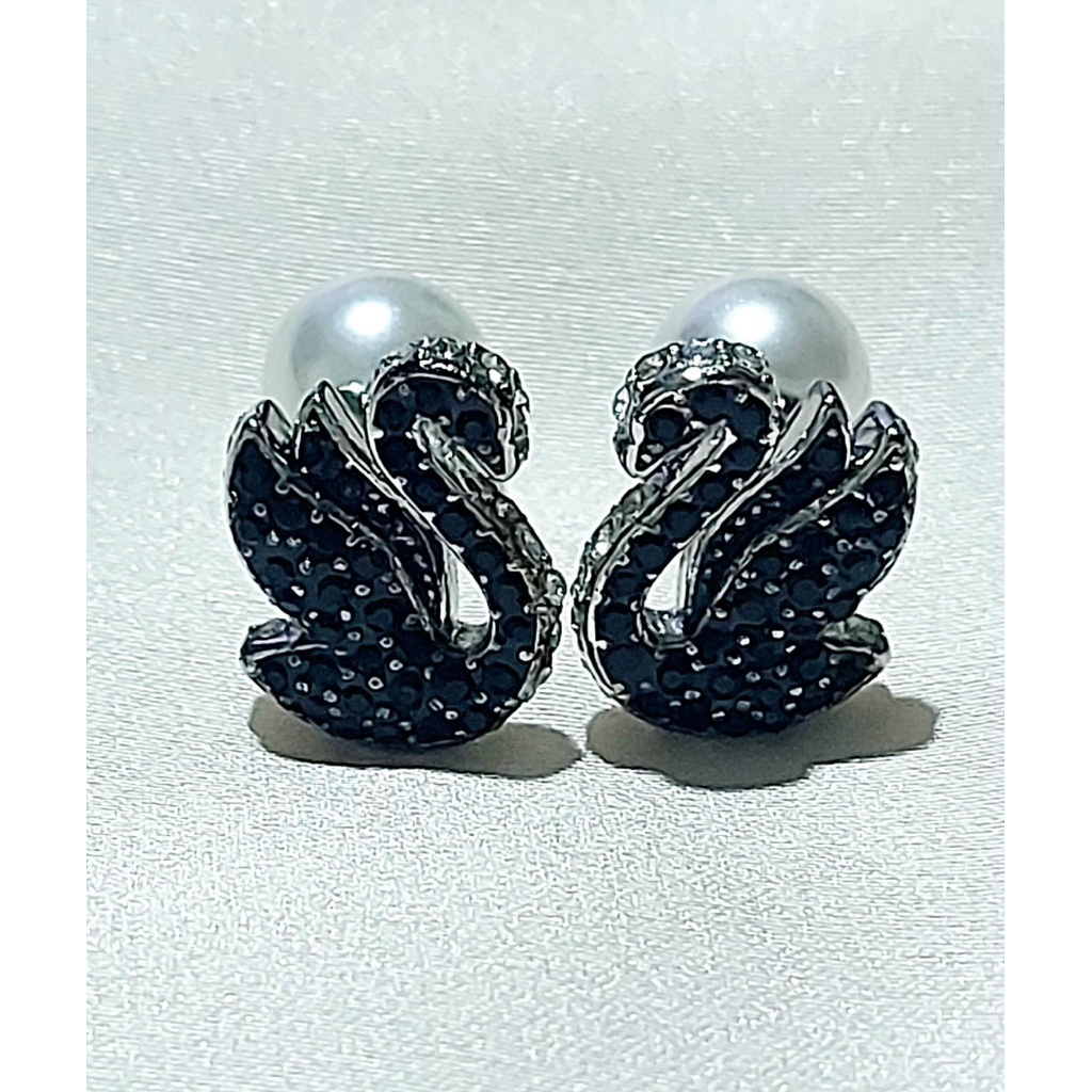 Swarovski Swan Stud Earrings with Pearl Backing – Platinum Vermeil product photo 1