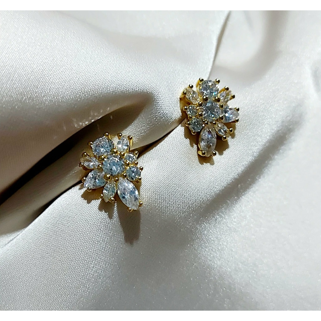 Diamond Cluster Stud Earrings product photo 3