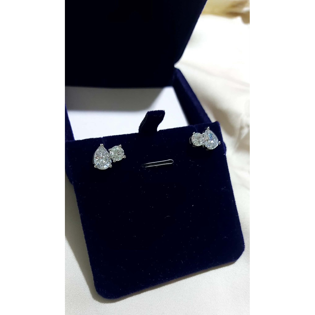 Cluster Stud Earrings | Pear-cut & Round-cut Diamonds product photo 4