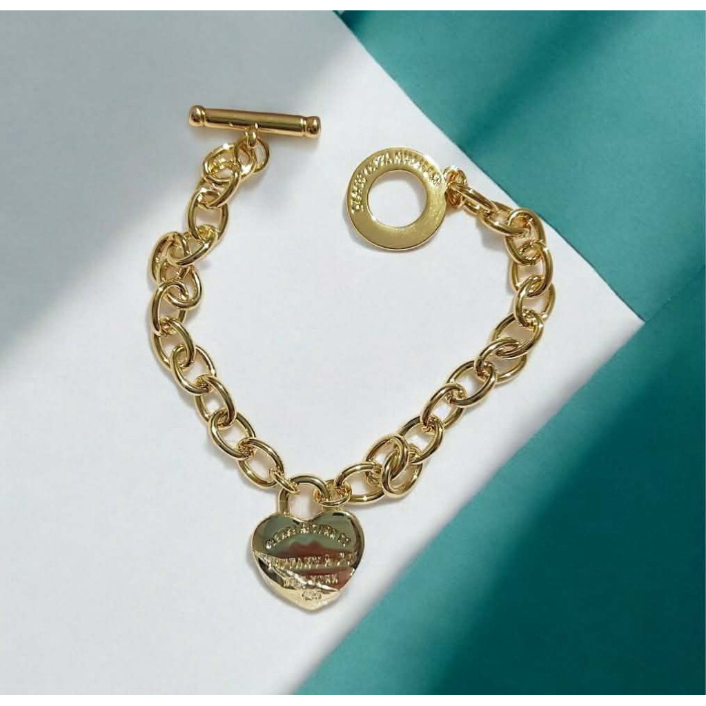Heart Charm Chunky Chain Bracelet | Gold-Tone | Toggle Clasp product photo 1