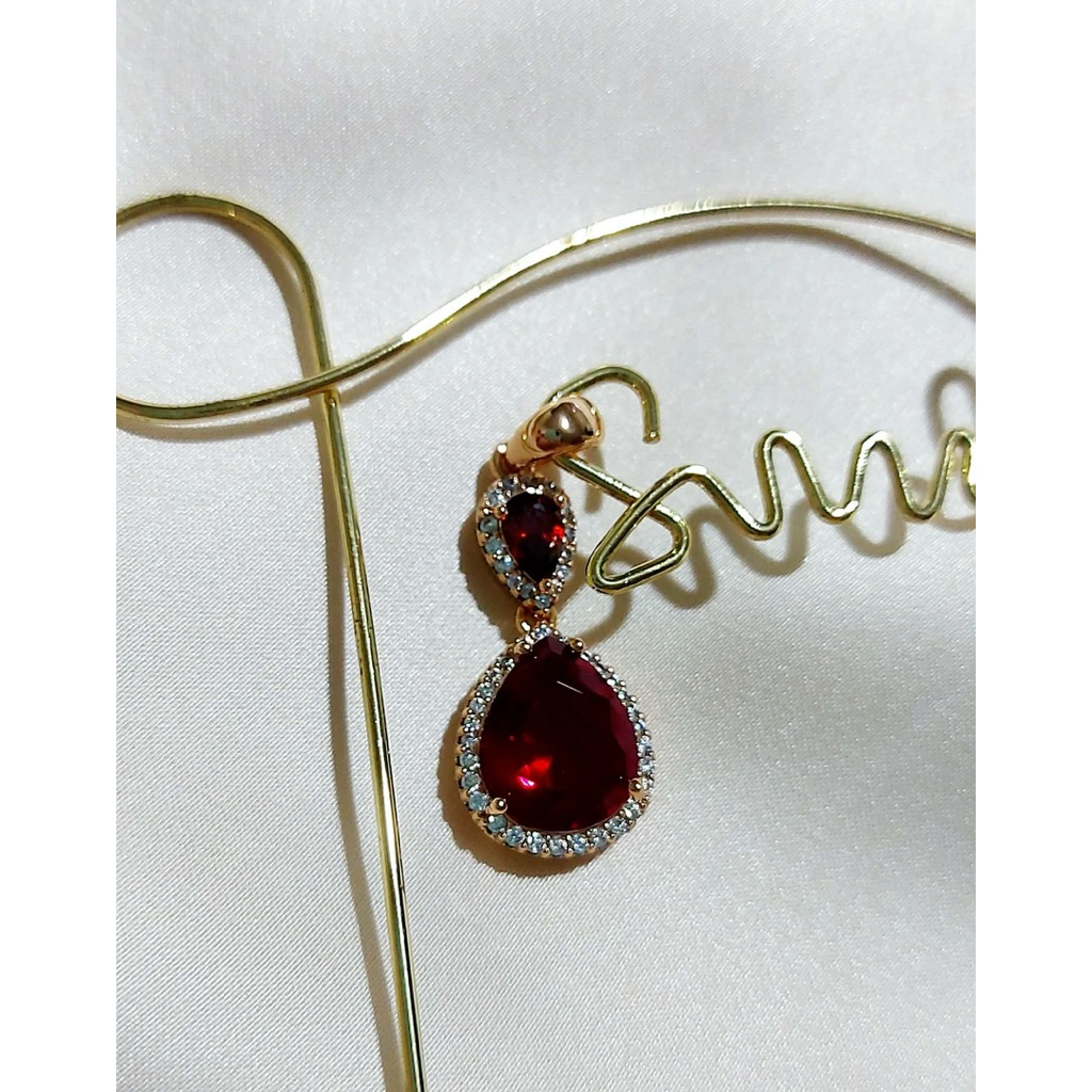 Pear-Shaped Garnet Chandelier Pendant | Yellow Gold Setting product photo 3