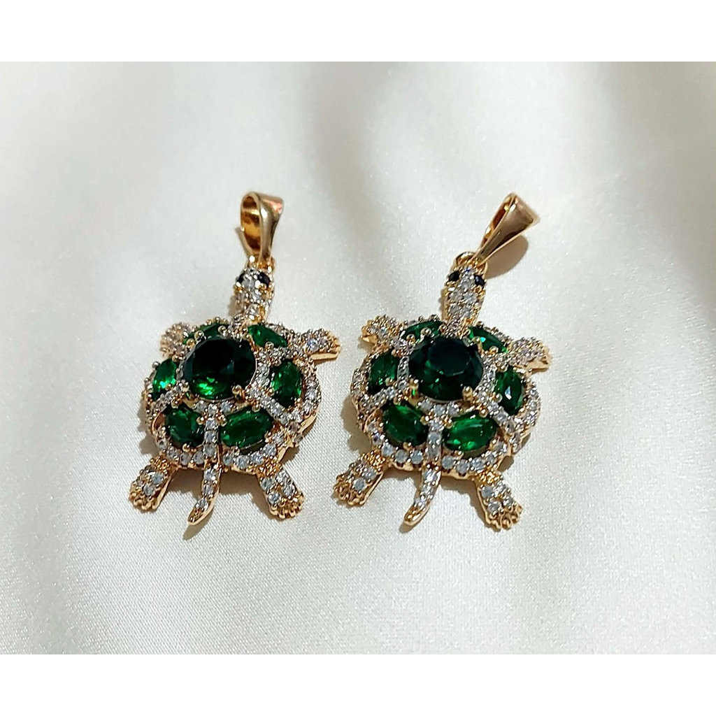 Emerald Turtle Pendant | Diamond Accent in Champagne Gold Setting product photo 1