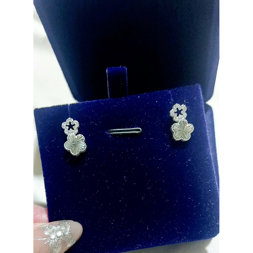VCA-Inspired Laser/Diamond Stud Earrings product photo 2