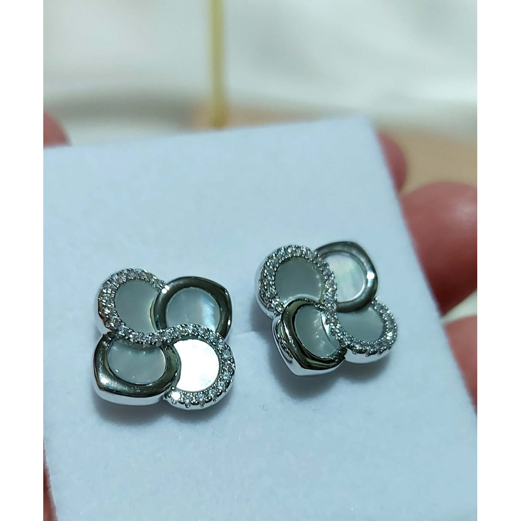 Flumina White Mother of Pearl Earrings product photo 5