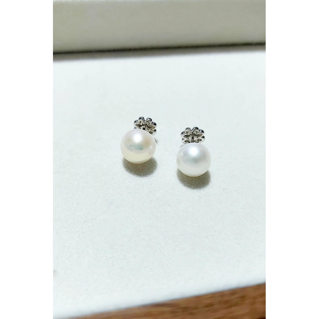 Clover Inspired Pearl Earrings – Platinum Vermeil (Reversible Style) product photo 3