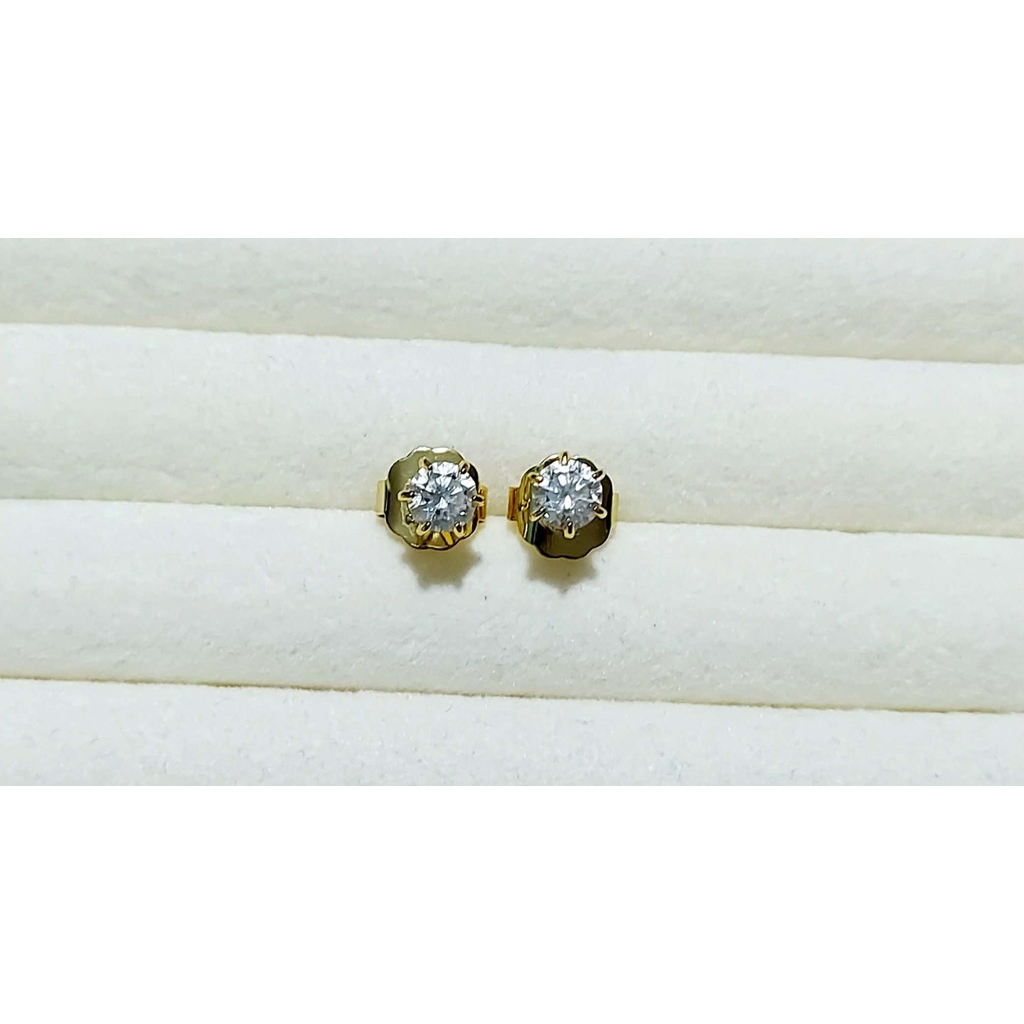 6-Prong Diamond Stud Earrings product photo 2