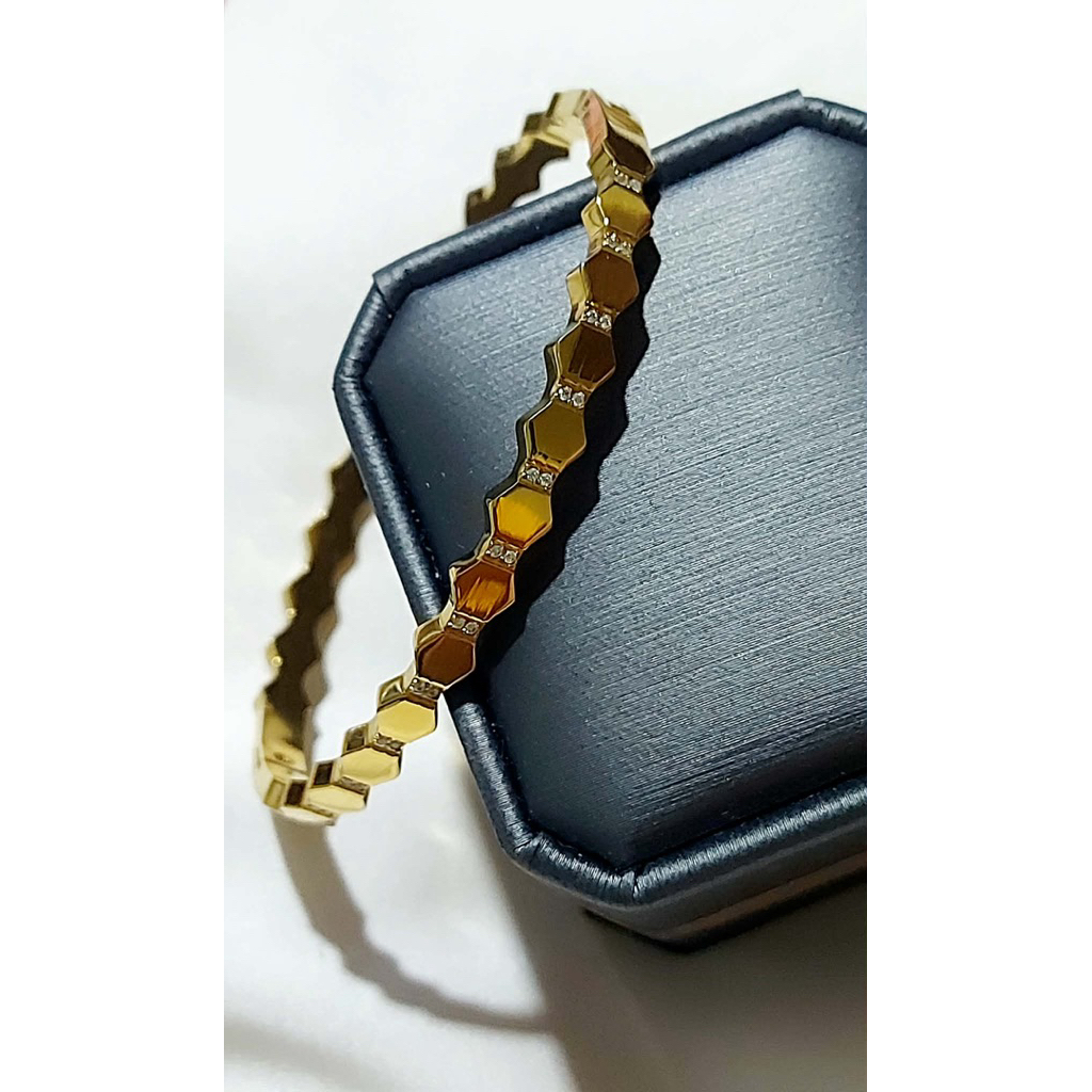 Studded Honeycomb Bangle | 17cm | 18K Yellow Gold product photo 2