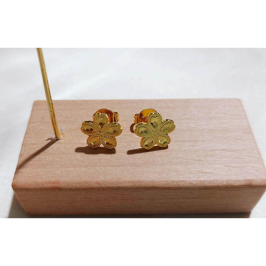 Filigree Flower Stud Earrings | Yellow Gold Setting product photo 5