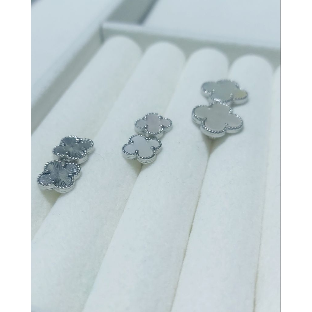 Clover stud Earring Mother of Pearl/ laser style accent product photo 4
