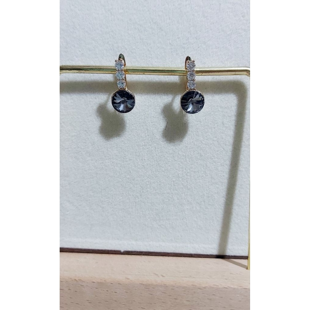 Elegant Gray Gemstone Drop Earring w/ dia. product photo 4