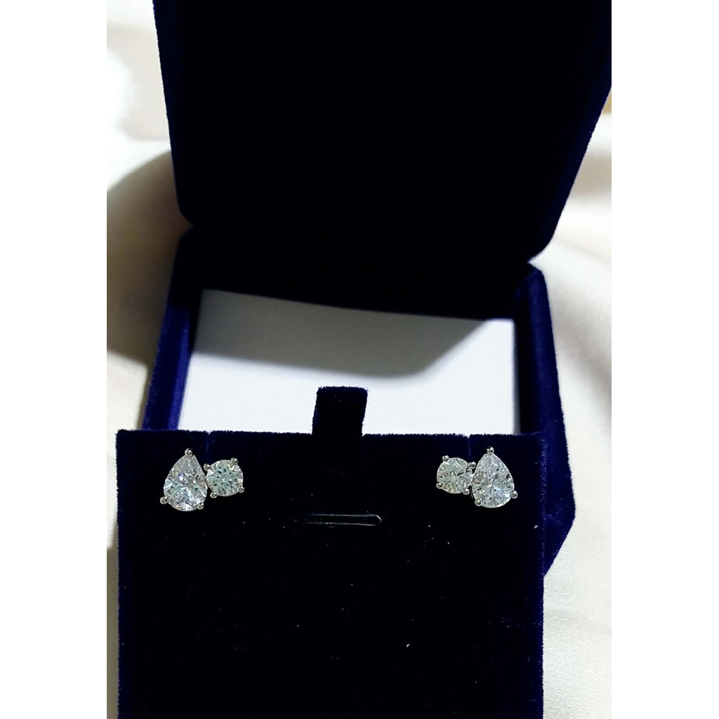 Cluster Stud Earrings | Pear-cut & Round-cut Diamonds product photo 3