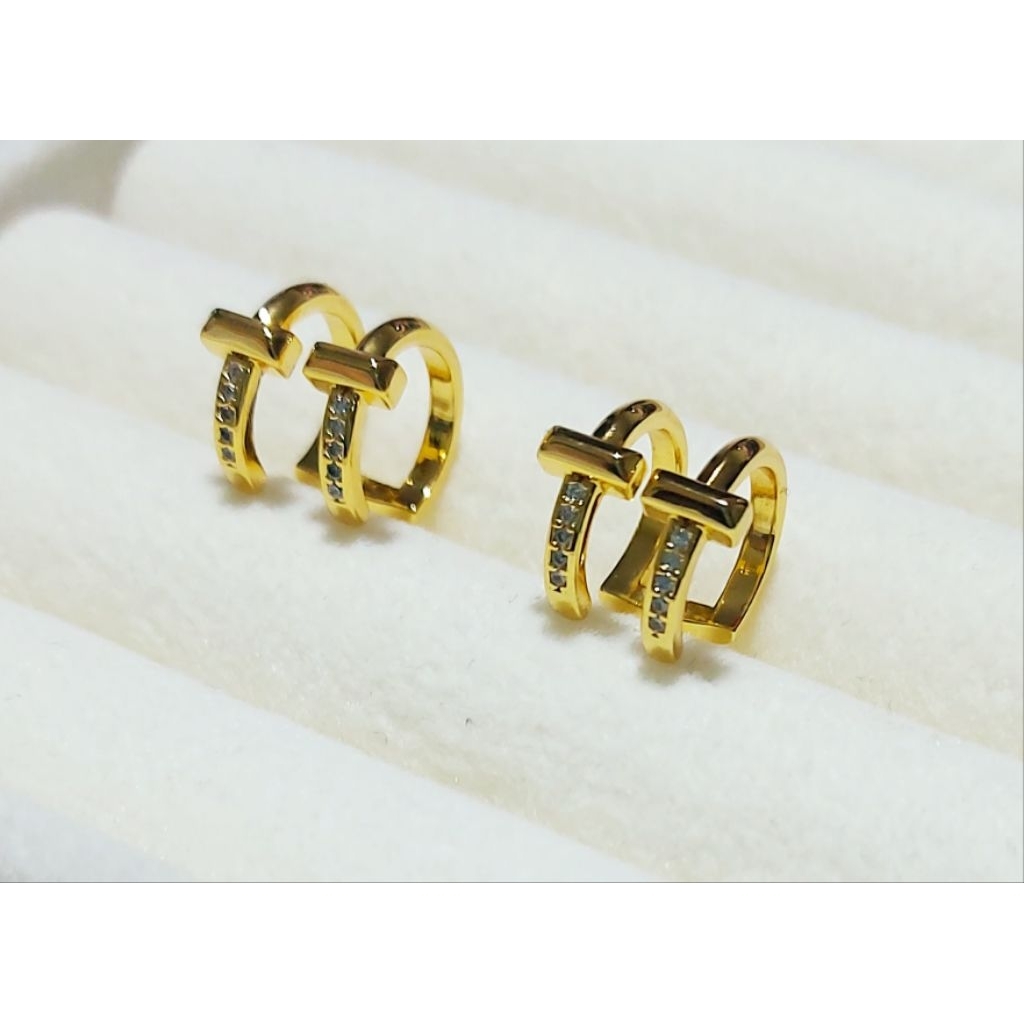 1pc Diamond Accent Ear Cuff | Yellow Gold Setting | Limited Edition product photo 5