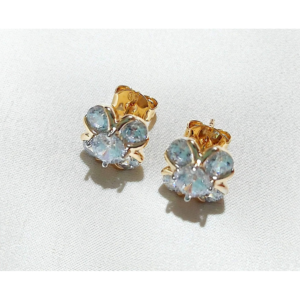 Flower Diamond Stud Earrings | Yellow Gold Setting product photo 5